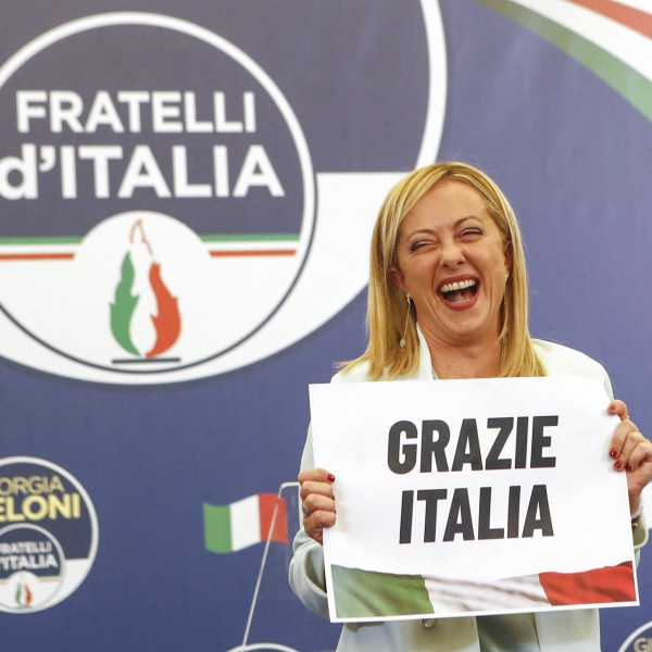 Végleges eredmény: Meloniék jobboldali szövetsége többséget szerzett az olasz parlament mindkét házában