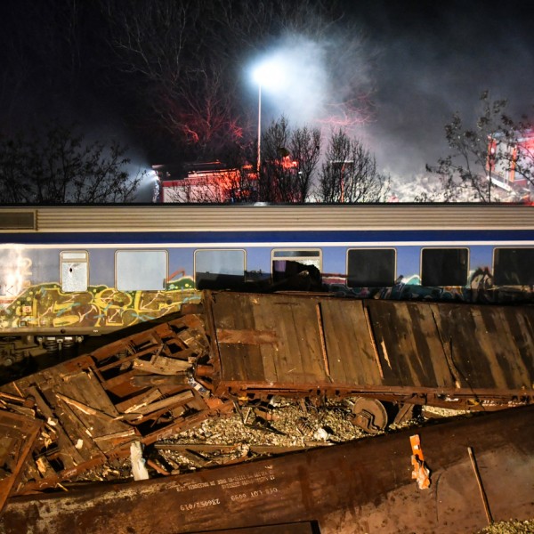 Összeütközött két vonat Görögországban, legalább 32-en meghaltak