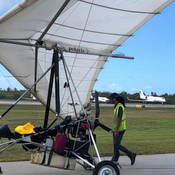 Sárkányrepülővel landolt két migráns a floridai Key West repterén