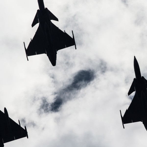Francia Védelmi Bizottság: Teljesíthető az ukránok vadászgépekre vonatkozó kérése