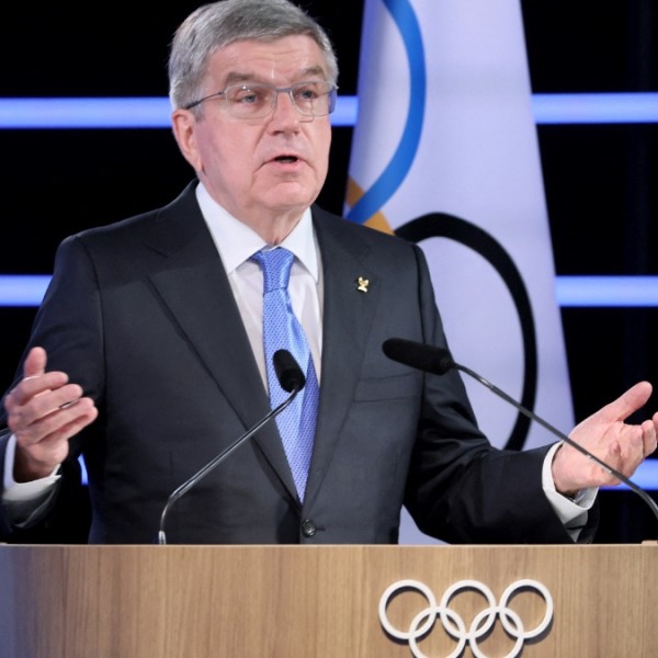 Visszautasította Zelenszkij meghívását a frontra a Nemzetközi Olimpiai Bizottság elnöke