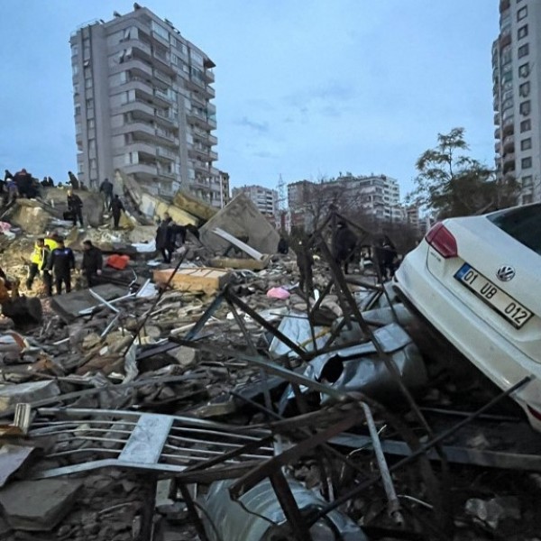 Putyin segítséget ajánlott fel Erdogannak és Aszadnak a földrengés miatt