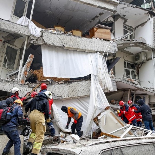 Brutális videók a törökországi földrengésről
