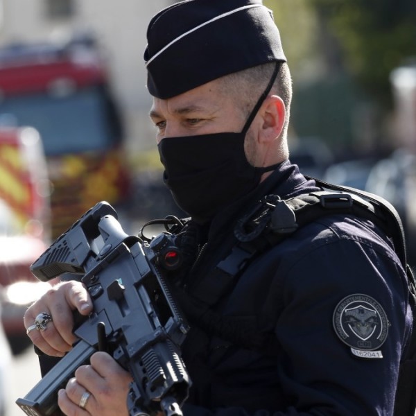 Egyre durvább a helyzet: tizenháromezer rendőrt mozgósítanak a franciák az újabb tüntetéshullám miatt