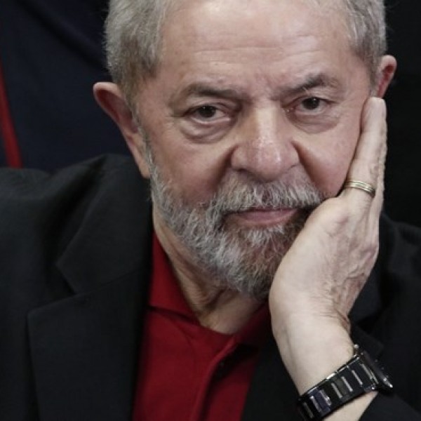 Vereséget szenvedett Bolsonaro, a baloldali Lula da Silva nyerte a brazil elnökválasztás első fordulóját
