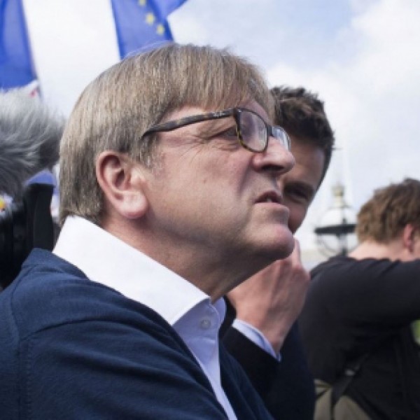 Verhofstadt szerint Ferenc pápa a „szörnyeteget szolgálja”