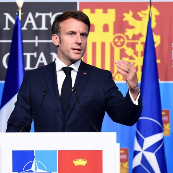 Macron: Nagy hibát követ el a NATO, ha Ázsiában terjeszkedik