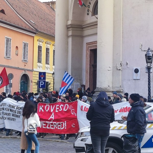 Külföldről érkezett terrorista antifasiszták vonulása Budapesten - Videó és Képek