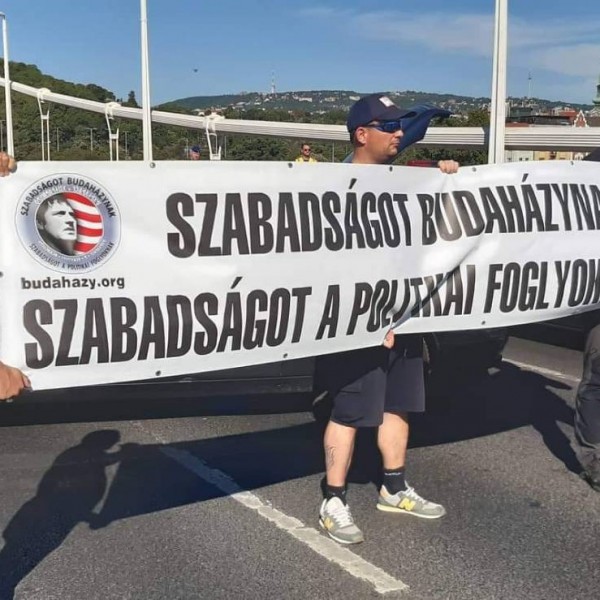Blokád az Erzsébet hídon - Hazafiak szabadságot követelnek Budaházynak