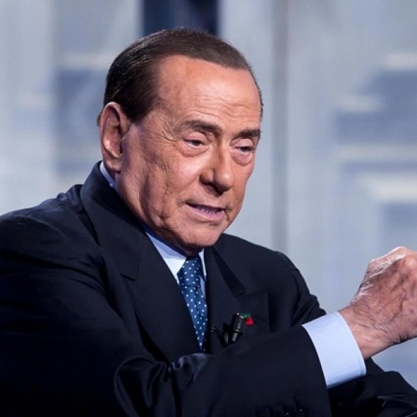 Berlusconi nem jelöli magát köztársasági elnöknek