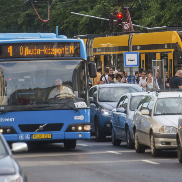 Mától megváltoztak a tömegközlekedési feltételek