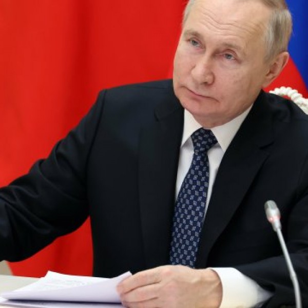 New York Times: Oroszország a barátai segítségével ússza meg a nyugati szankciókat