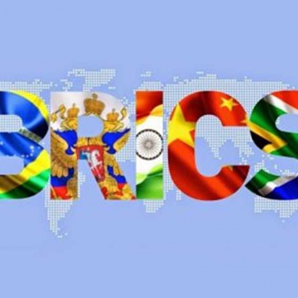 A BRICS-csoportnak fel kell készülnie a dollár összeomlására
