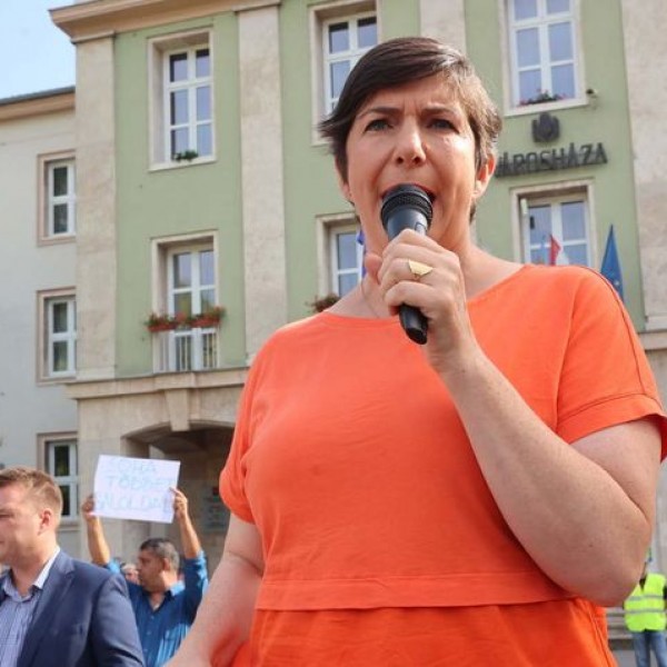 „Az abortusz korlátozása nők elleni erőszak!” - Árnyék Klára tüntetni hívja a magyarokat