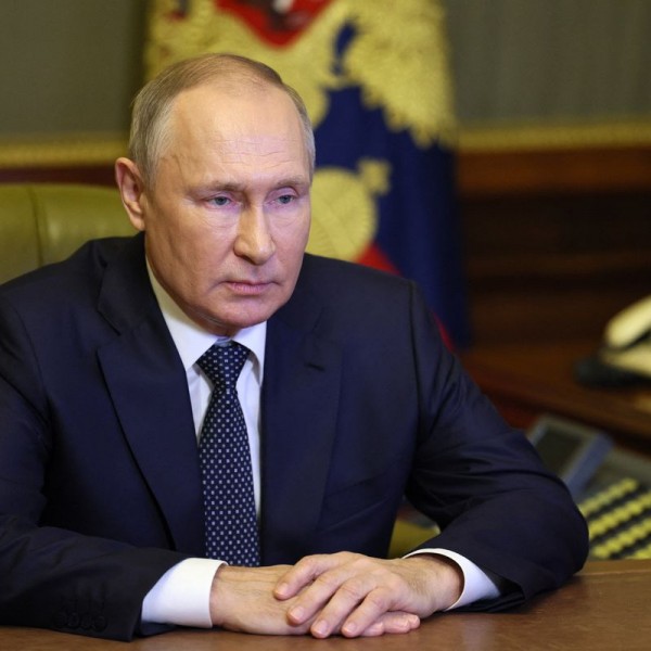 Putyin: Növekszik a nukleáris háború veszélye