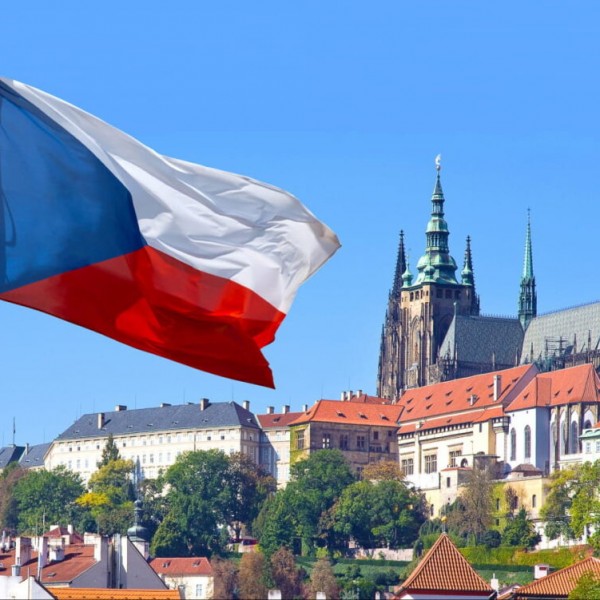 Euractiv: Csehország a költségvetési problémák ellenére segélyt nyújt Ukrajnának
