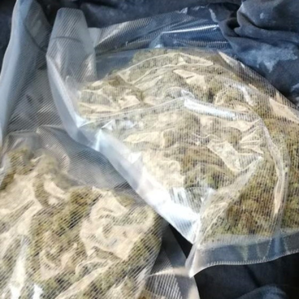 Húsz kiló drogot adtak fel csomagban, de a NAV lecsapott
