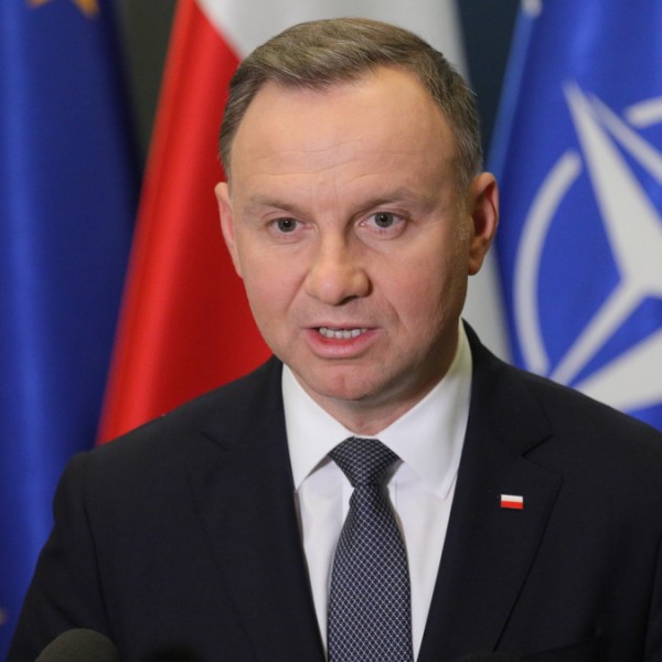 Lengyel elnök: ma már nem beszélhetünk az oroszok vereségéről, jelenleg szétzúzzák Ukrajnát