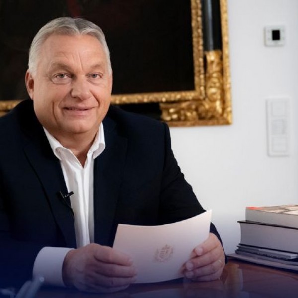 Orbán Viktor bejelentette: Novemberben átlagosan félhavi nyugdíj-kiegészítést fizetünk az időseknek