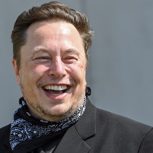 Elon Musk bevállalta és a porig alázta Zelenszkijt