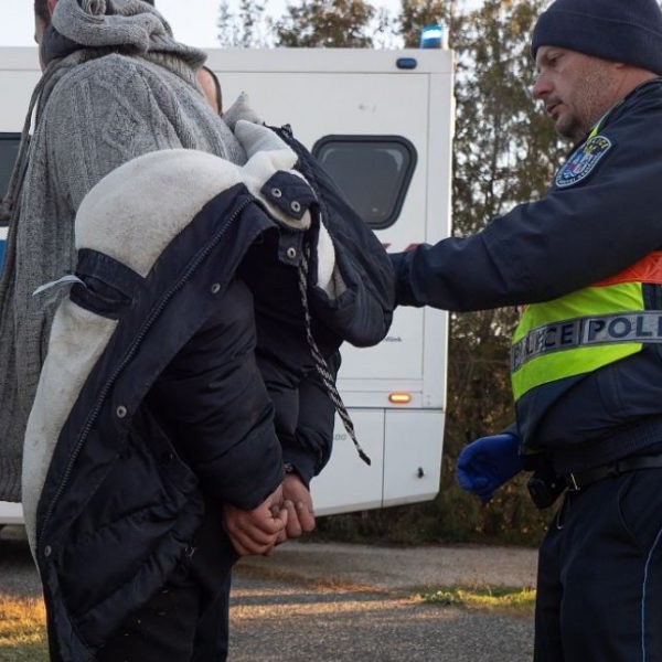 Letartóztatták a moldovai embercsempészt, aki lövöldözött a határőrökre