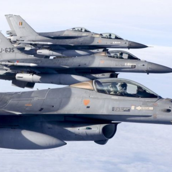Megérkeztek Romániába az első F-16-osok Norvégiából