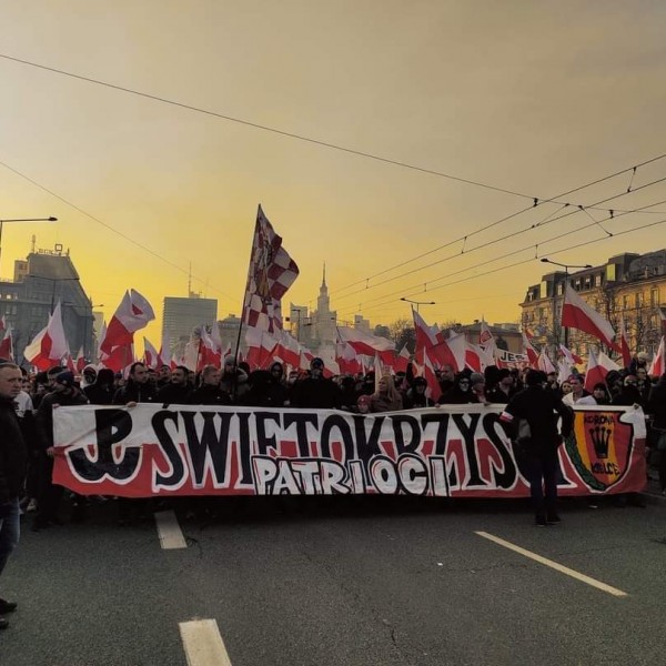 Üzentek a lengyel hazafiak: "Le az Unióval, a függetlenség nem eladó!"