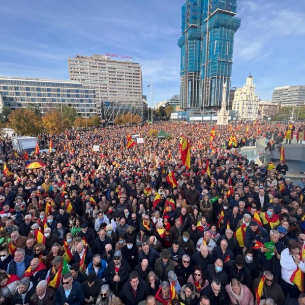 Kormányellenes tömegtüntetést tartott Madridban a jobboldali Vox