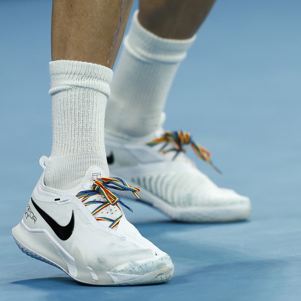 Szivárványszínű cipőfűzőben lépett pályára az Australian Openen a brit teniszező - hamar ki is esett
