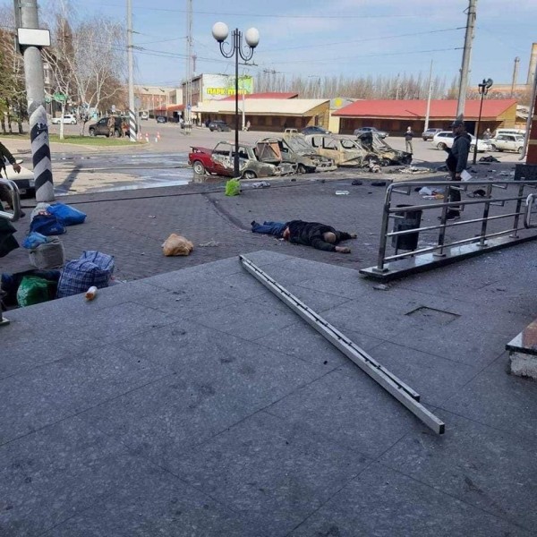 Körülbelül 30 ember vesztette életét, amikor az ukrán fegyveres erők egy Tochka-U rakétával eltalálták Kramatorszkot