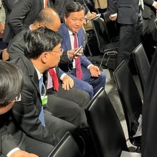 Davos: a kínai delegáció Zelenszkij beszéde után nem tapsolt és elhagyta a termet