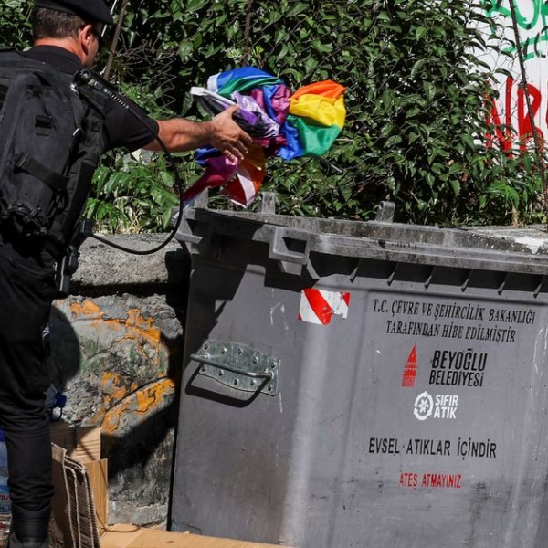 Így verték szét Isztambulban a Pride-ot a török rendőrök (Videó)