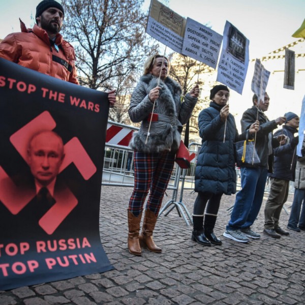 Orosz opera milánói színrevitele ellen tiltakoznak az ukránok, Meloni megvédte az oroszokat