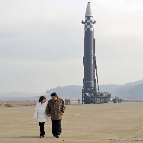 Kim Dzsongun megüzente: az amerikai fenyegetésre nukleáris fegyverekkel fog válaszolni