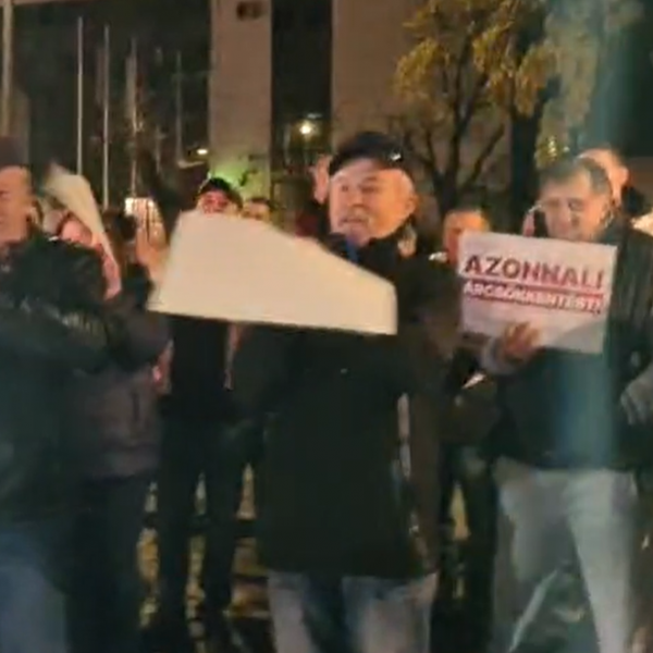 Jakab és 30 nyugdíjas Mátészalkán tüntetett - Fotók