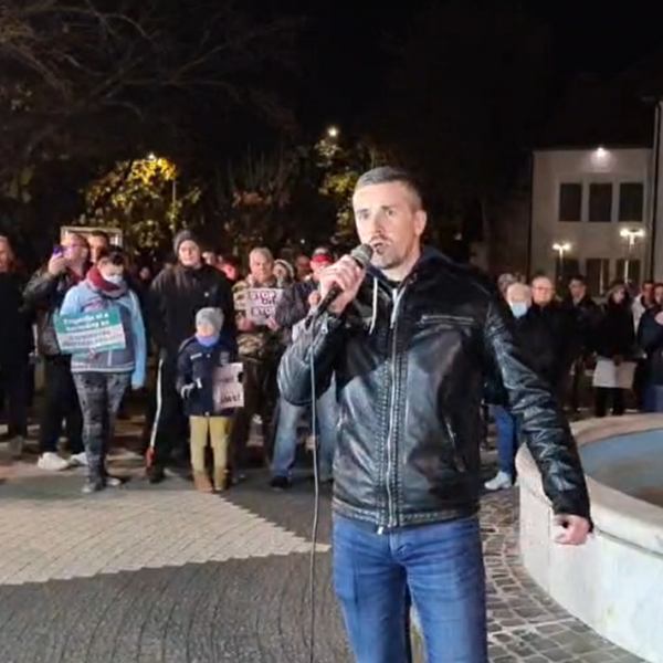 Jakab és 30 nyugdíjas Mátészalkán tüntetett - Fotók