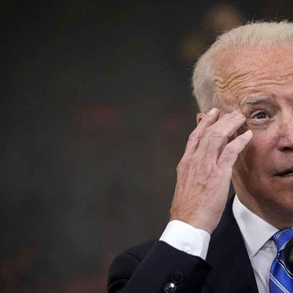 Joe Biden meggondolta magát, mégsem beszél Putyinnal