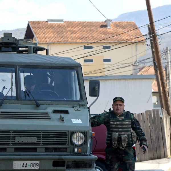 A KFOR egységei is kivonultak az észak-koszovói zavargások helyszíneire
