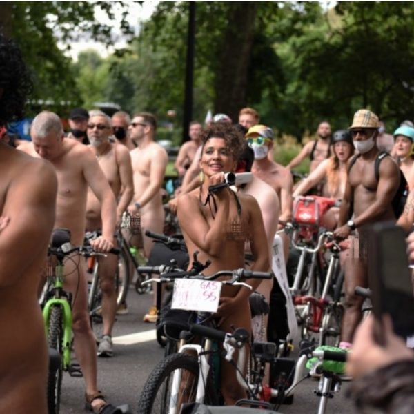 Meztelen biciklisek lepték el London utcáit