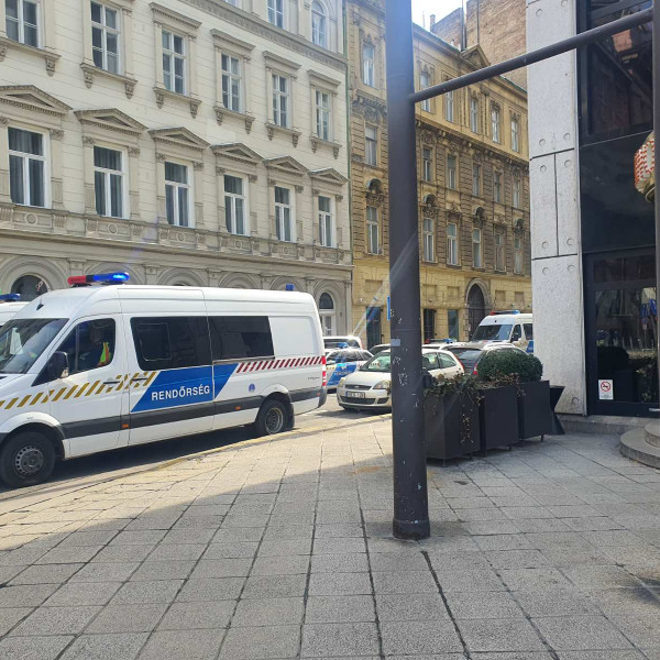 Brutális rendőri készültség Budapesten a mai tüntetések miatt - Képek