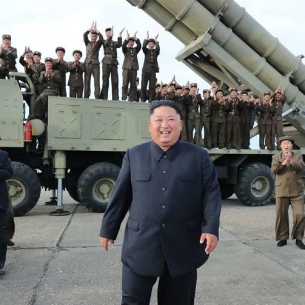 A jóképű Kim Dzsongun átlőtt Japán fölött egy ballisztikus rakétát