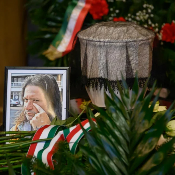 Eltemették Nagy Lászlót, a 2006-os tüntetések során fél szemére megvakított hazafit