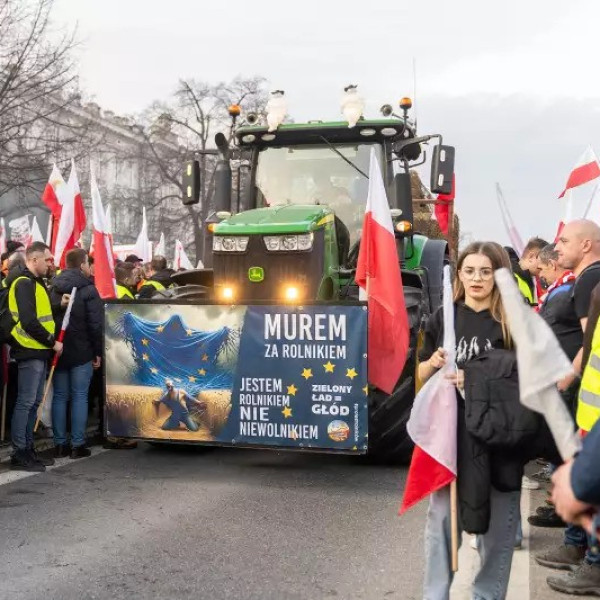 Nem jutottak dűlőre a lengyel gazdák a kormánnyal, folytatódik a blokád