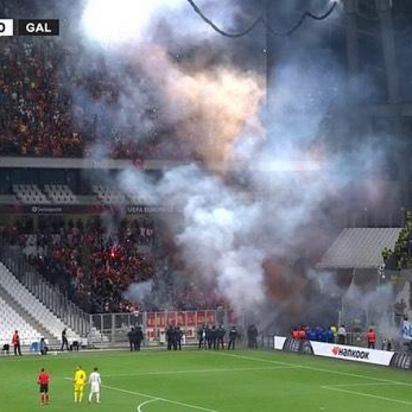 Óriási botrány tört ki a Marseille - Galatasaray EL-meccsen - Videók