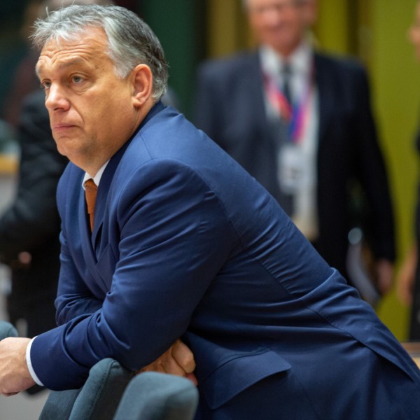 Francia lap: Orbán Viktor folyamatosan provokálja az EU-t