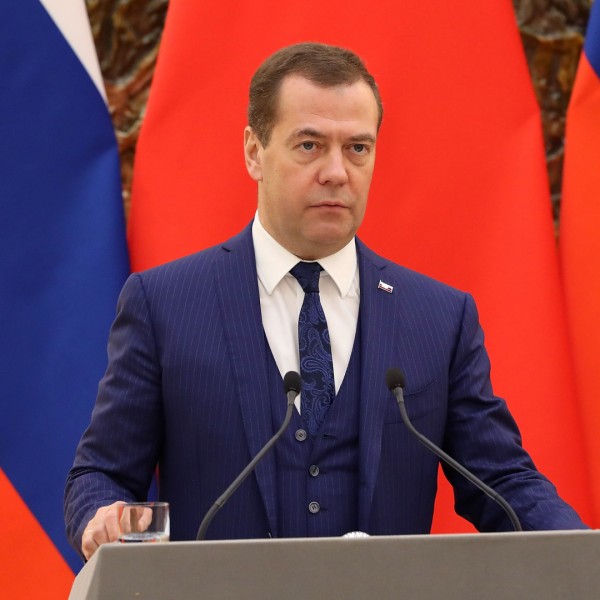 Medvegyev üzent az európaiaknak: Télen jobb a meleg az oroszok társaságában, mint büszke magányban kikapcsolt radiátorral