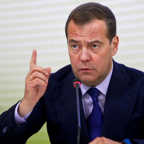 Medvegyev üzent a nyugati infantilis vezetőknek