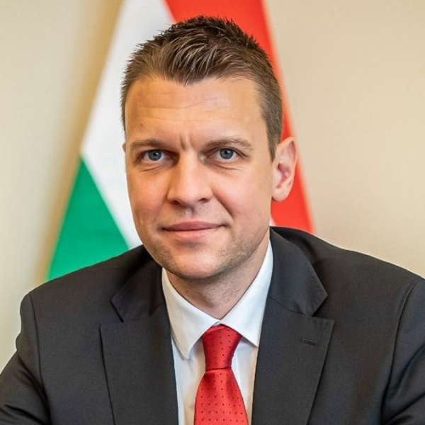 Menczer Tamás: A magyar kormány békét akar, David Pressman a háború folytatását