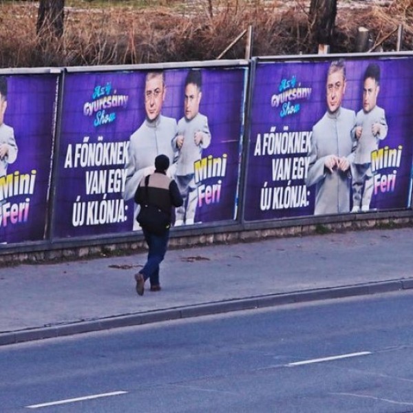 Makizajon röhög Magyarország: "Mini Feri" plakátokkal borítják be az országot