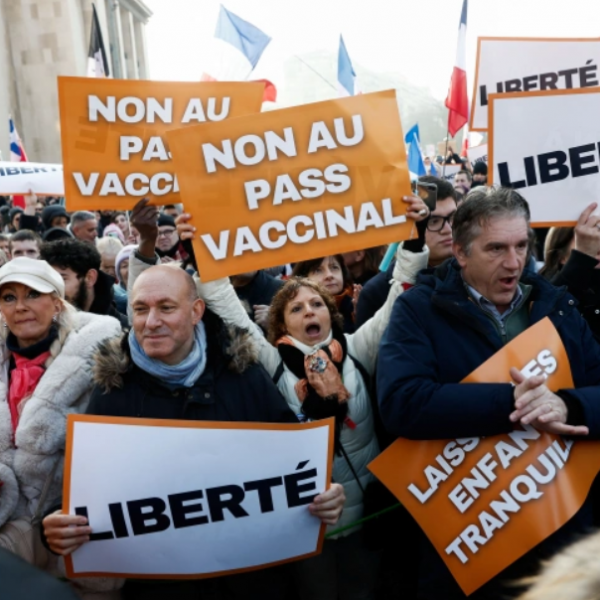 Több európai városban is tüntettek a szigorú járványügyi intézkedések ellen